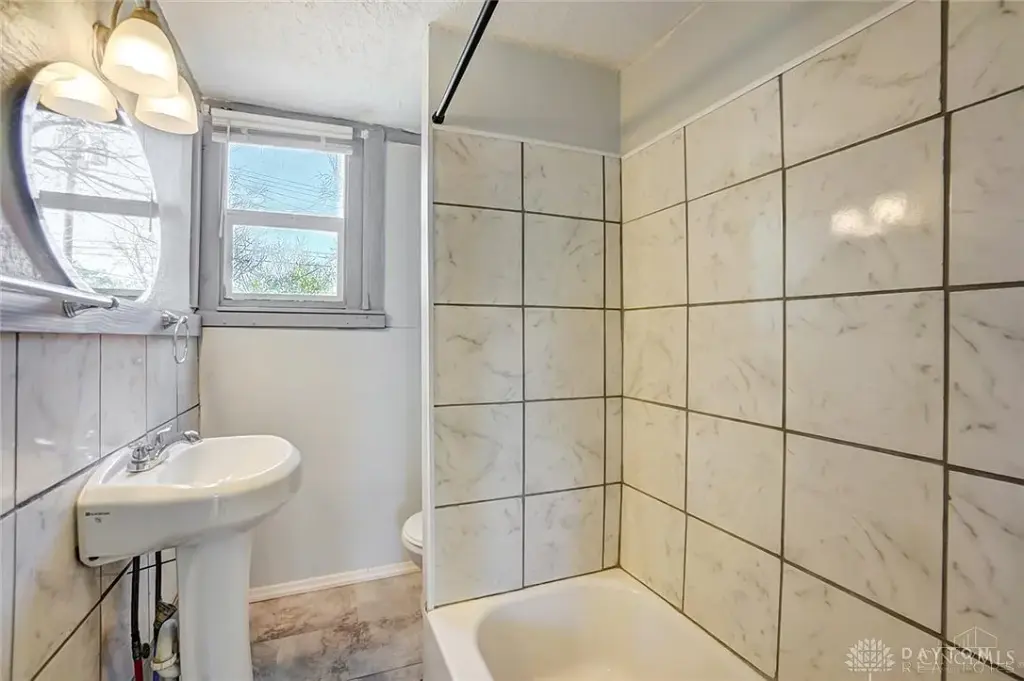 2150 Kensington Dr, Dayton, OH 45406 