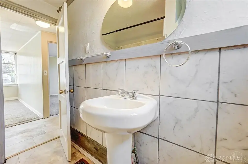 2150 Kensington Dr, Dayton, OH 45406 