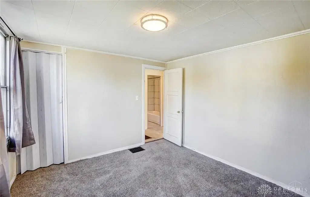 2150 Kensington Dr, Dayton, OH 45406 