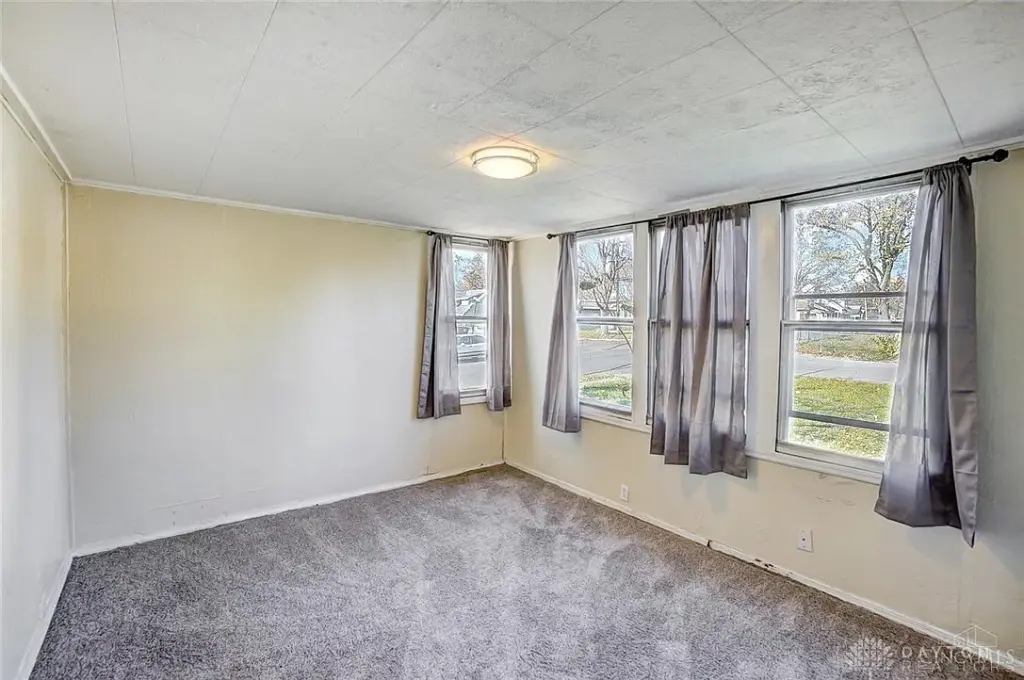 2150 Kensington Dr, Dayton, OH 45406 