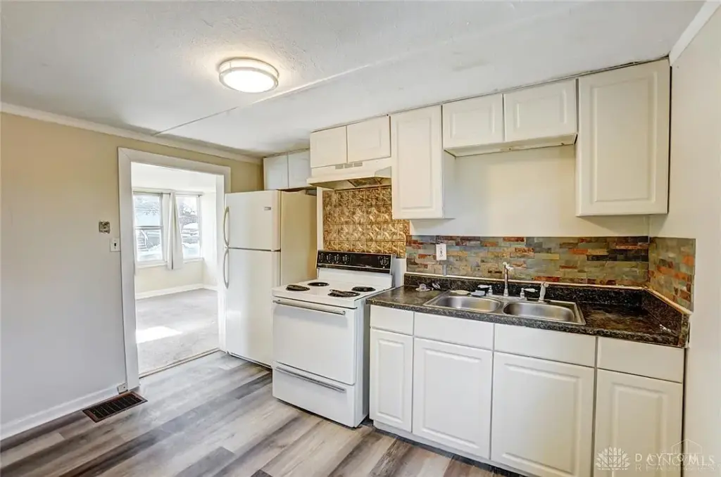 2150 Kensington Dr, Dayton, OH 45406 