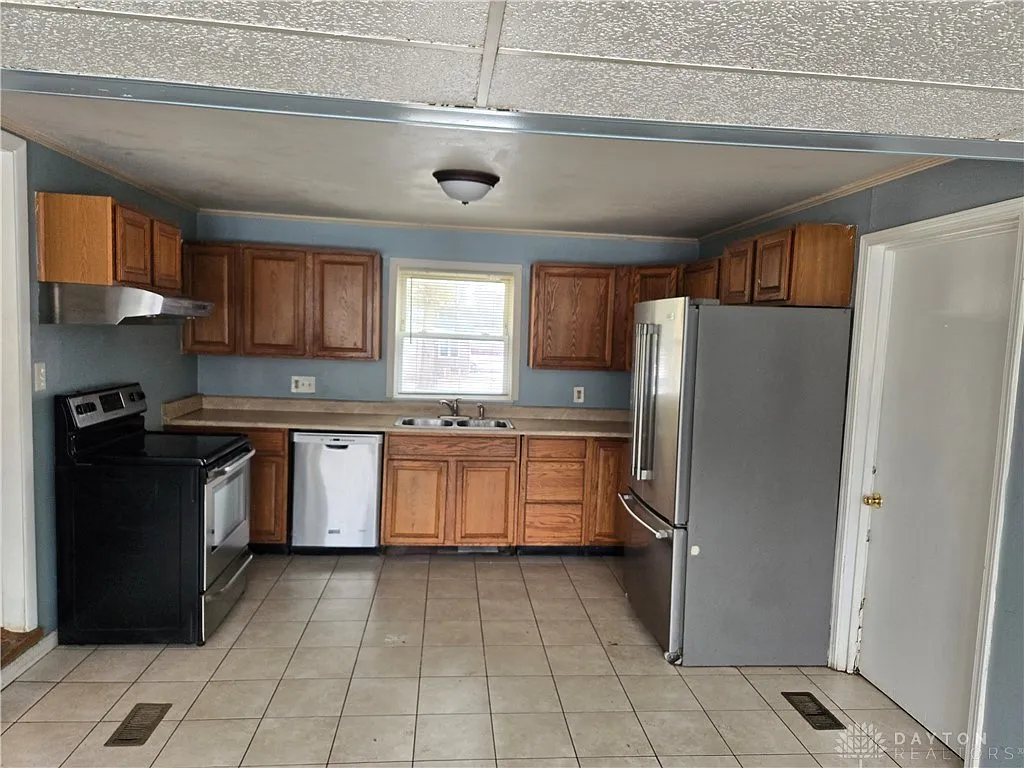 701 Woodlawn Ave, Englewood, OH 45322 
