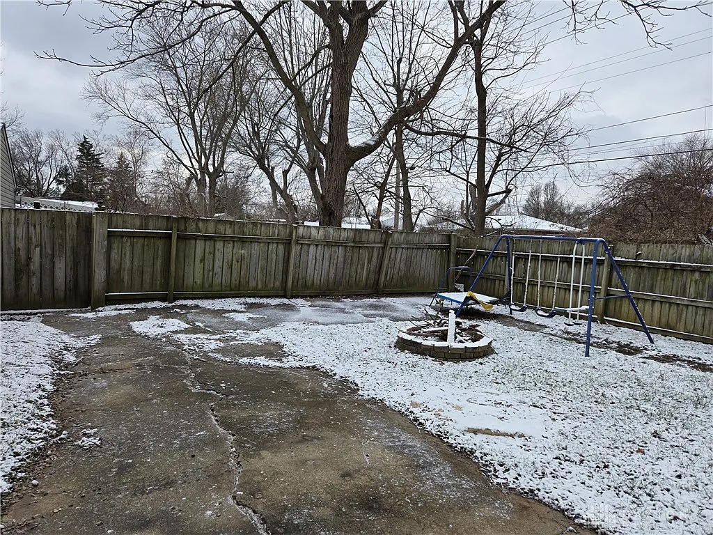701 Woodlawn Ave, Englewood, OH 45322 