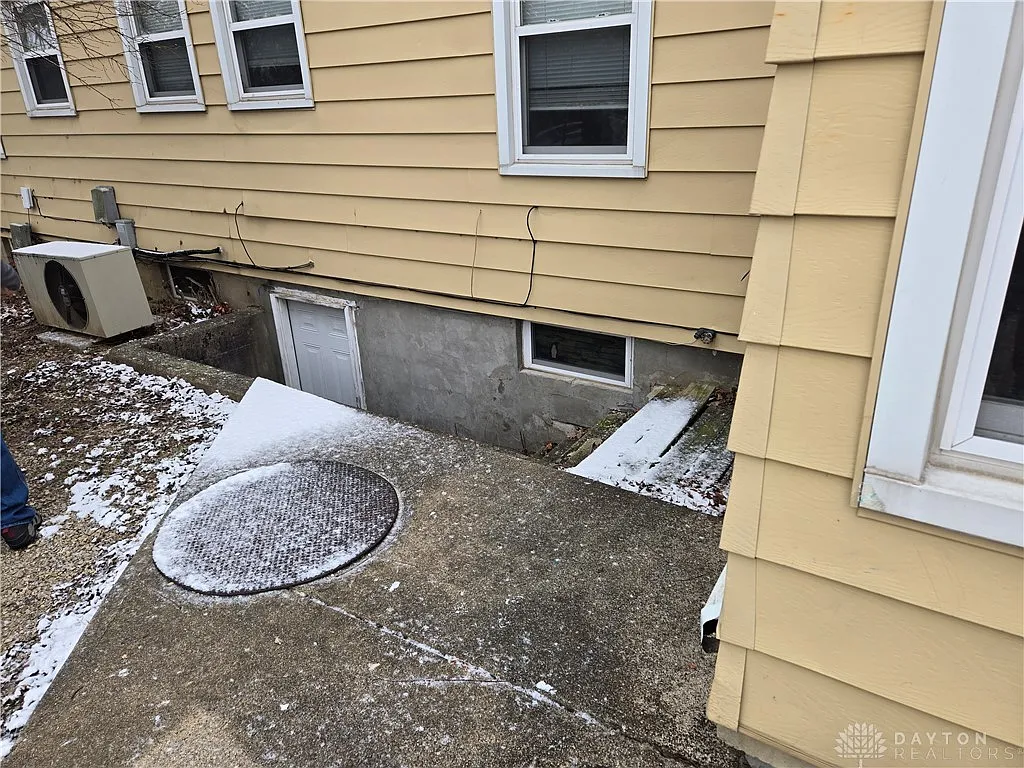 701 Woodlawn Ave, Englewood, OH 45322 