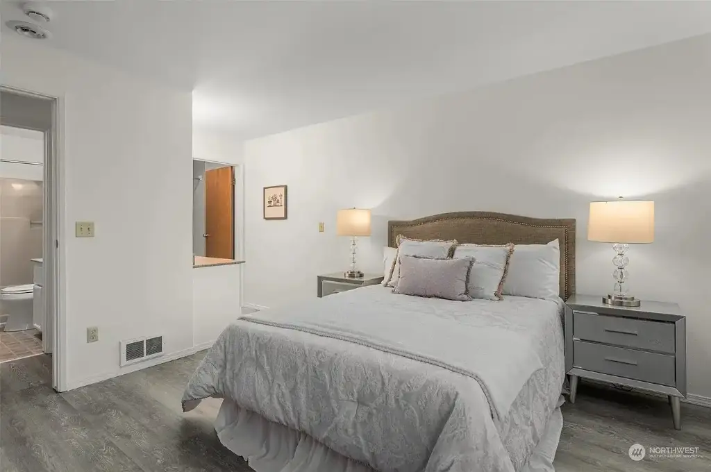 412 10th Street UNIT B202, Kirkland, WA 98033 