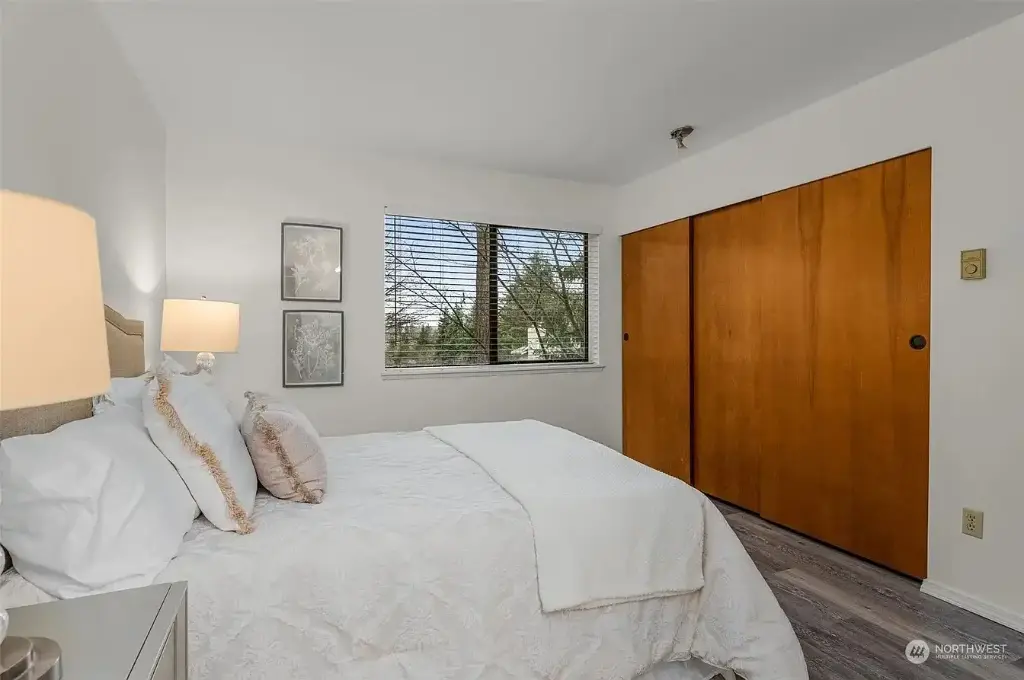 412 10th Street UNIT B202, Kirkland, WA 98033 