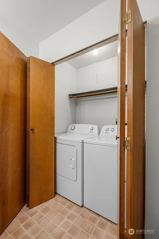 412 10th Street UNIT B202, Kirkland, WA 98033 