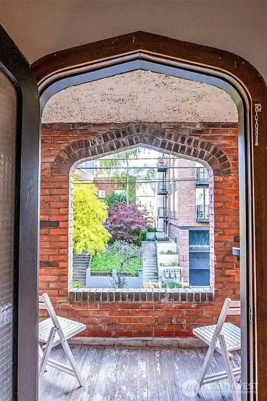 219 Belmont Avenue E, Seattle, WA 98102 