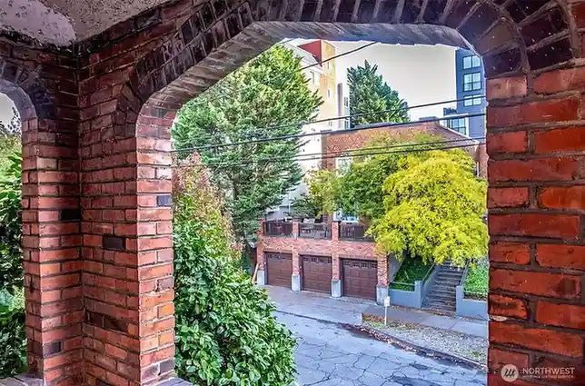 219 Belmont Avenue E, Seattle, WA 98102 