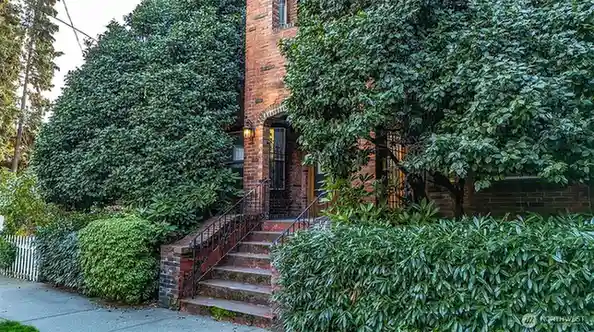 219 Belmont Avenue E, Seattle, WA 98102 