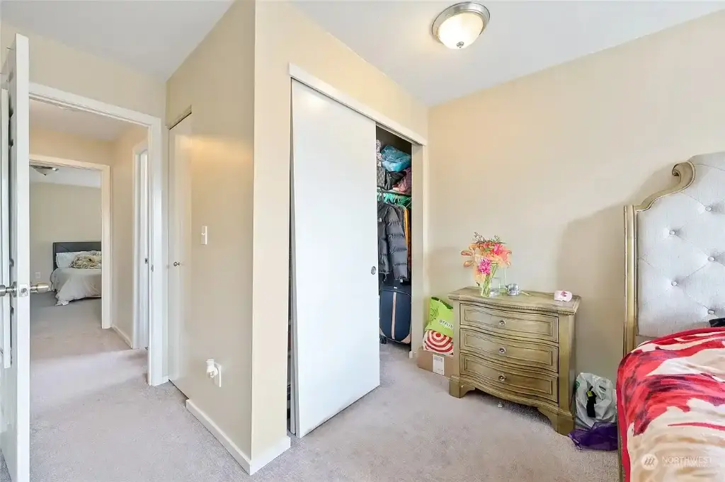 10335 Midvale Avenue N, Seattle, WA 98133 