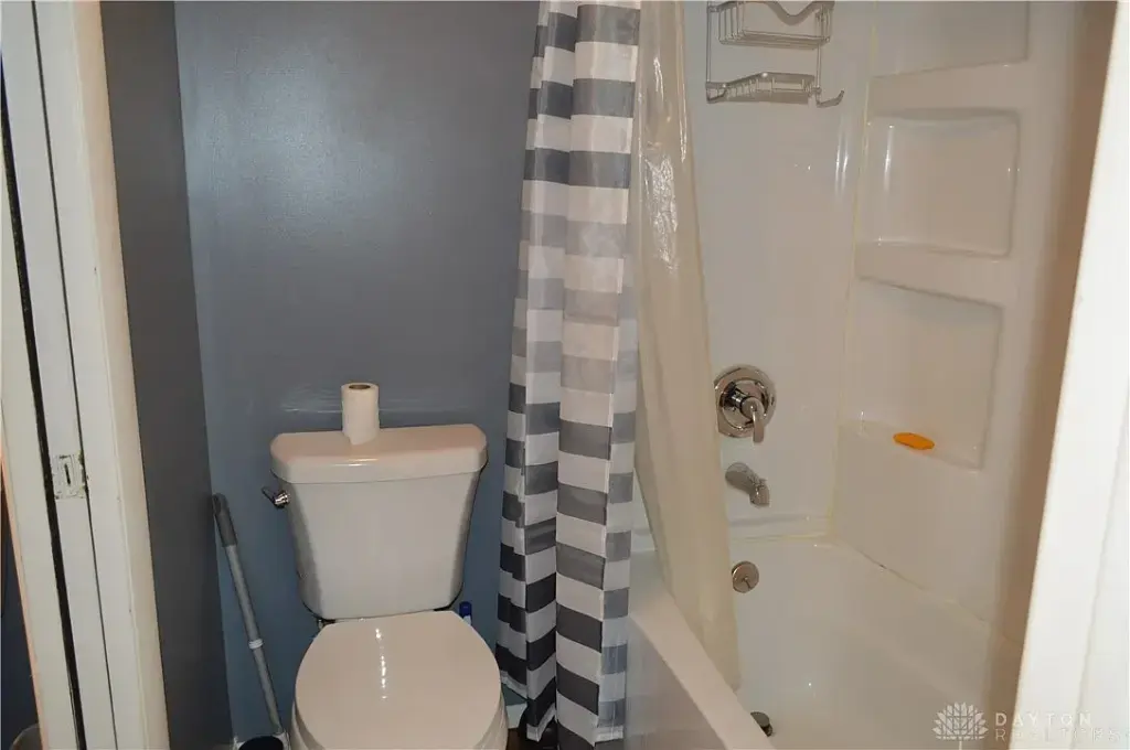 1103 Arrowhead Xing APT A, Dayton, OH 45449 
