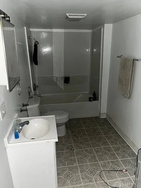 2218 Rugby Rd, Dayton, OH 45406 