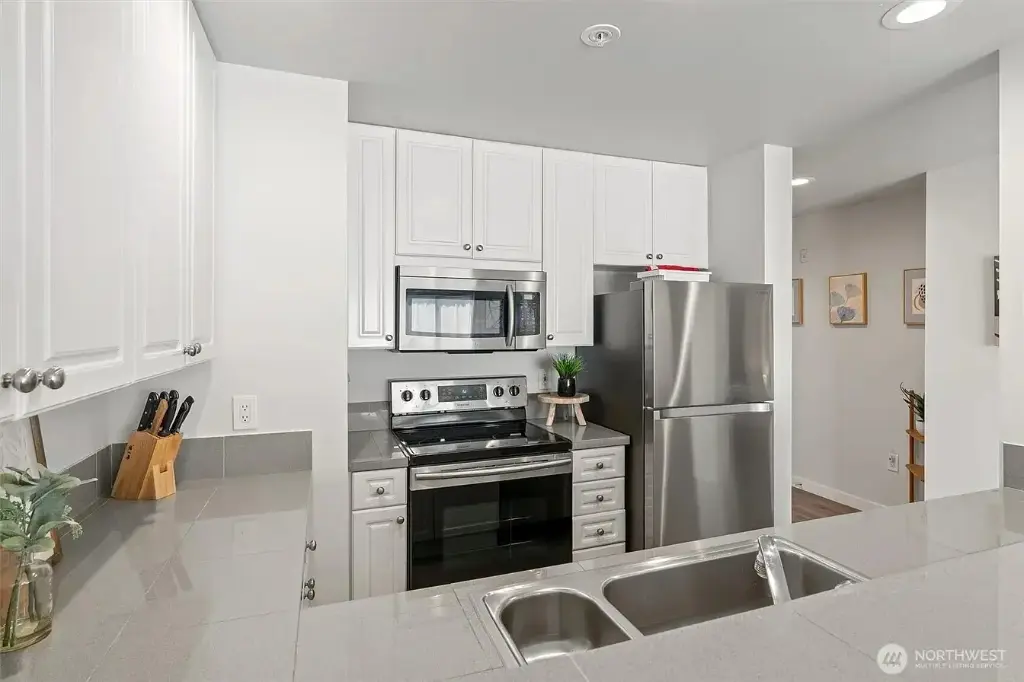 321 10th Avenue S #705, Seattle, WA 98104