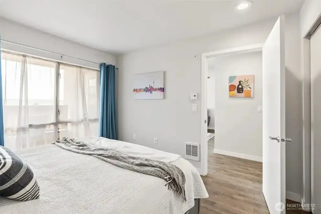 321 10th Avenue S #705, Seattle, WA 98104