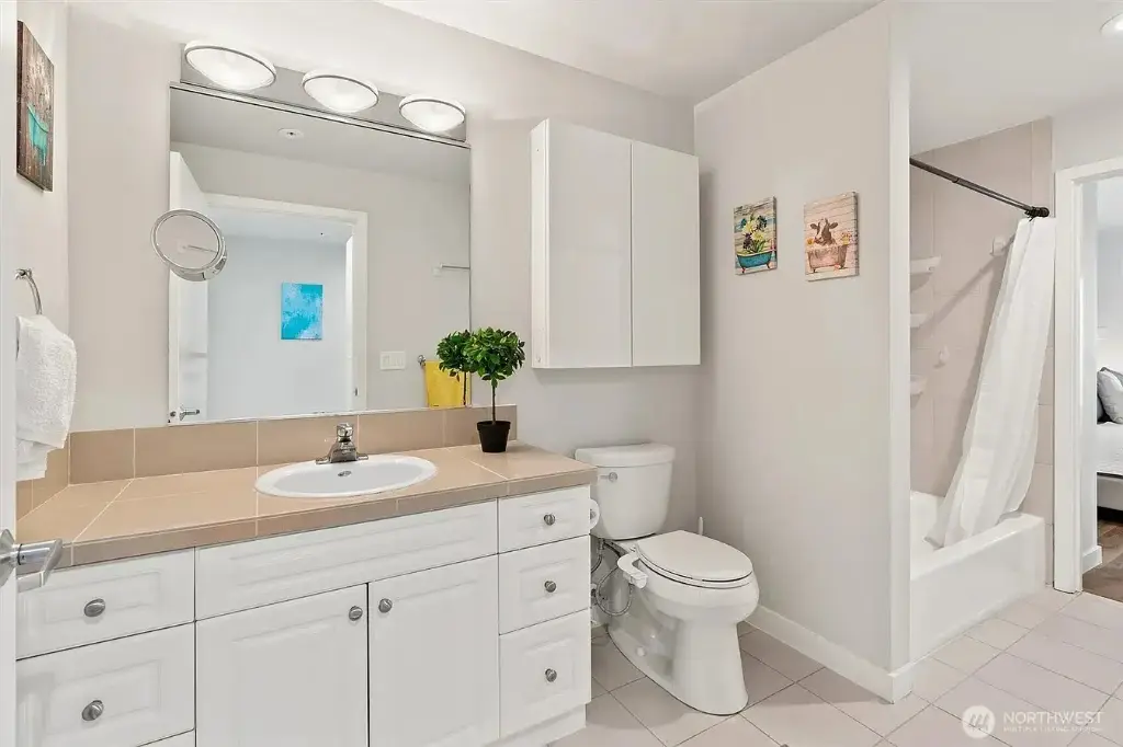 321 10th Avenue S #705, Seattle, WA 98104