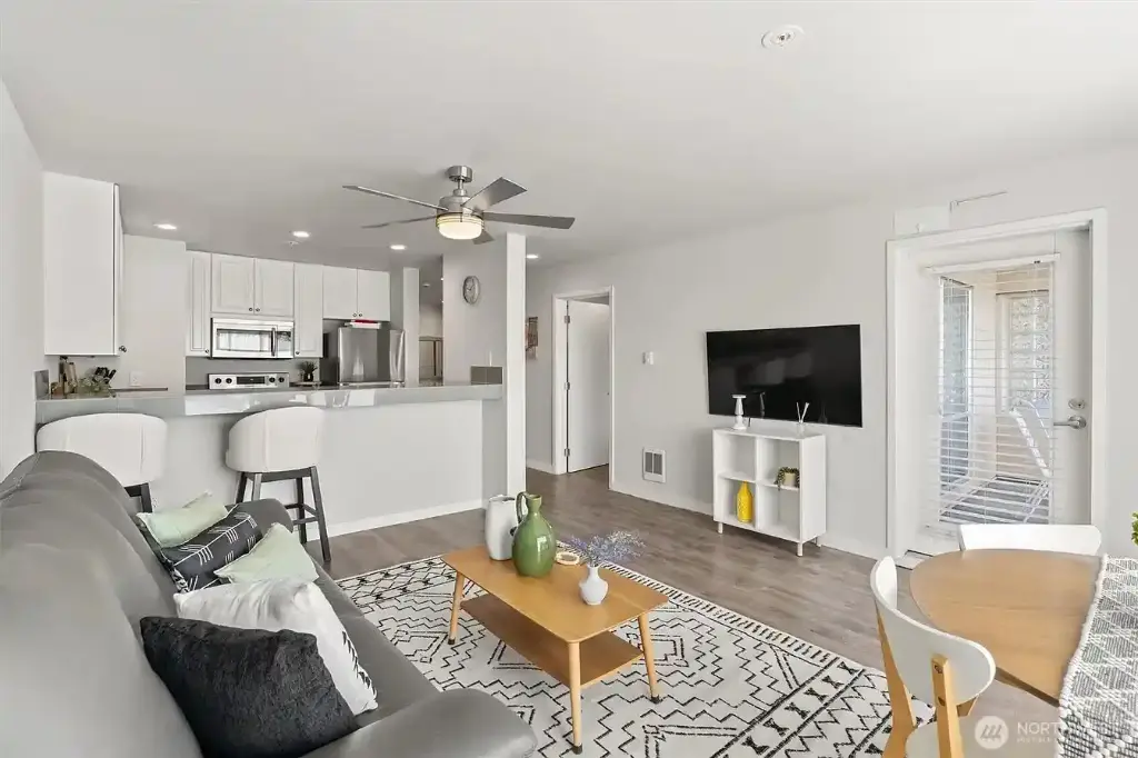 321 10th Avenue S #705, Seattle, WA 98104