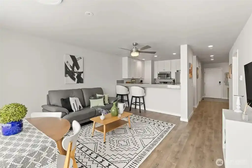 321 10th Avenue S #705, Seattle, WA 98104