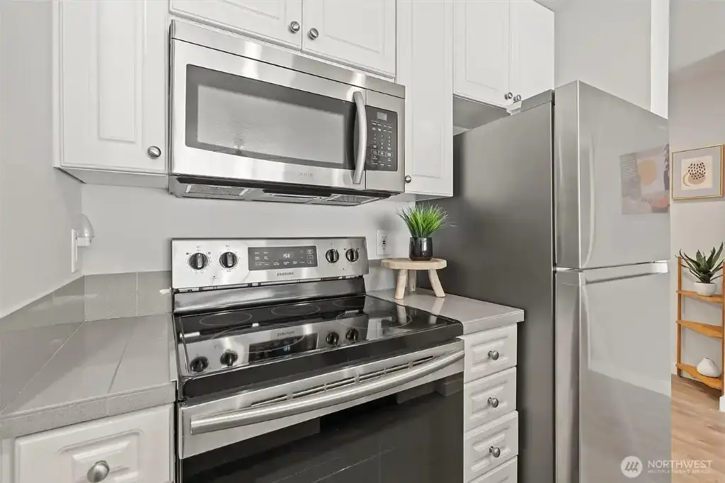 321 10th Avenue S #705, Seattle, WA 98104