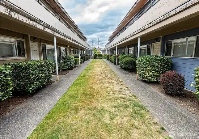 9037 -9041 16th Avenue SW, Seattle, WA 98106 