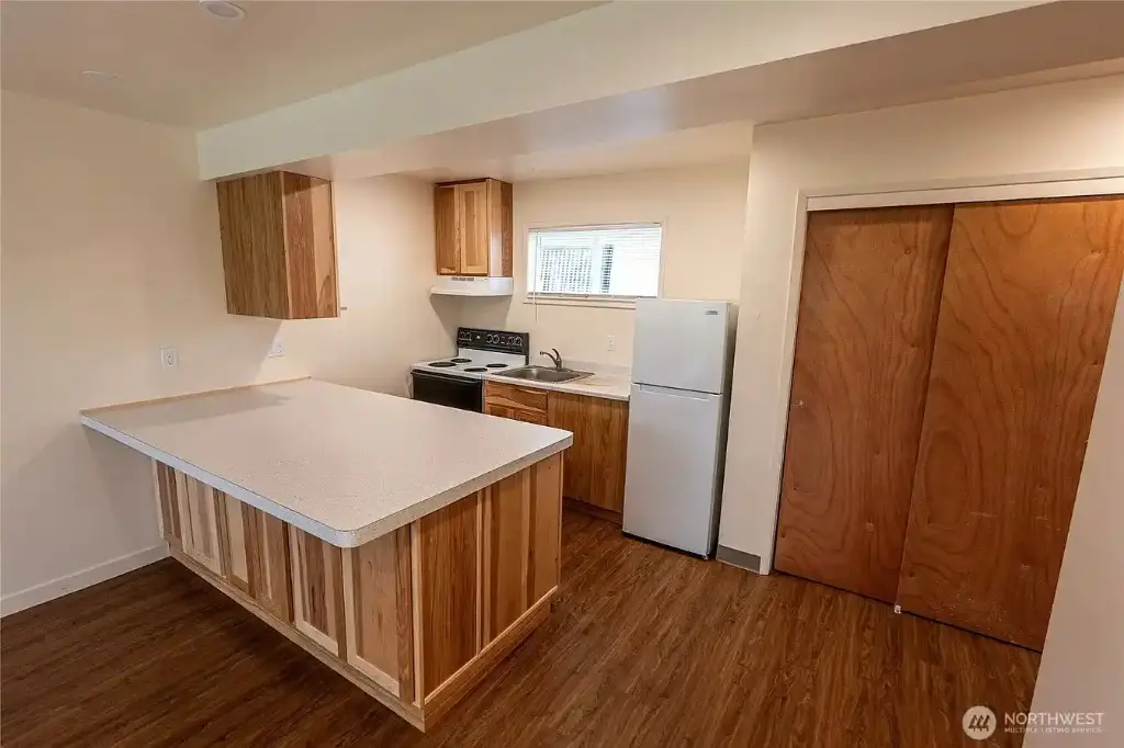 9037 -9041 16th Avenue SW, Seattle, WA 98106 