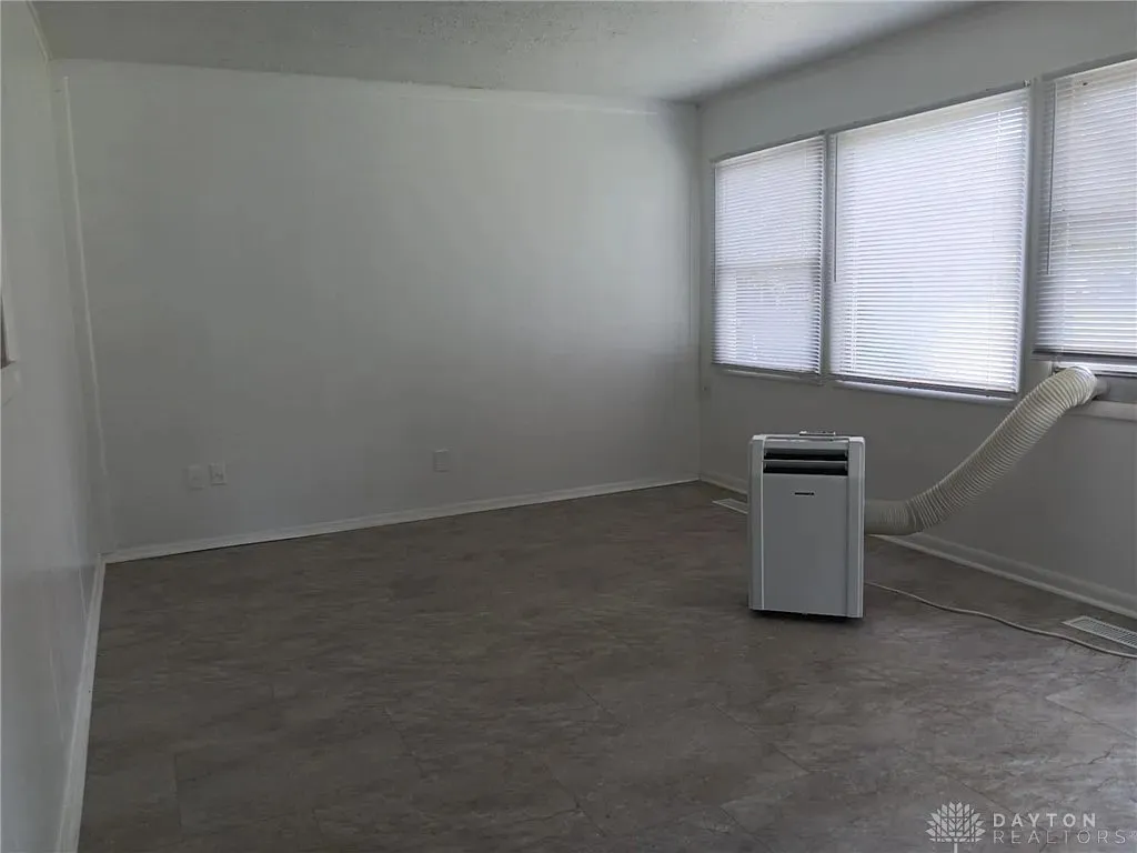 4890 Gardendale Ave, Dayton, OH 45417 
