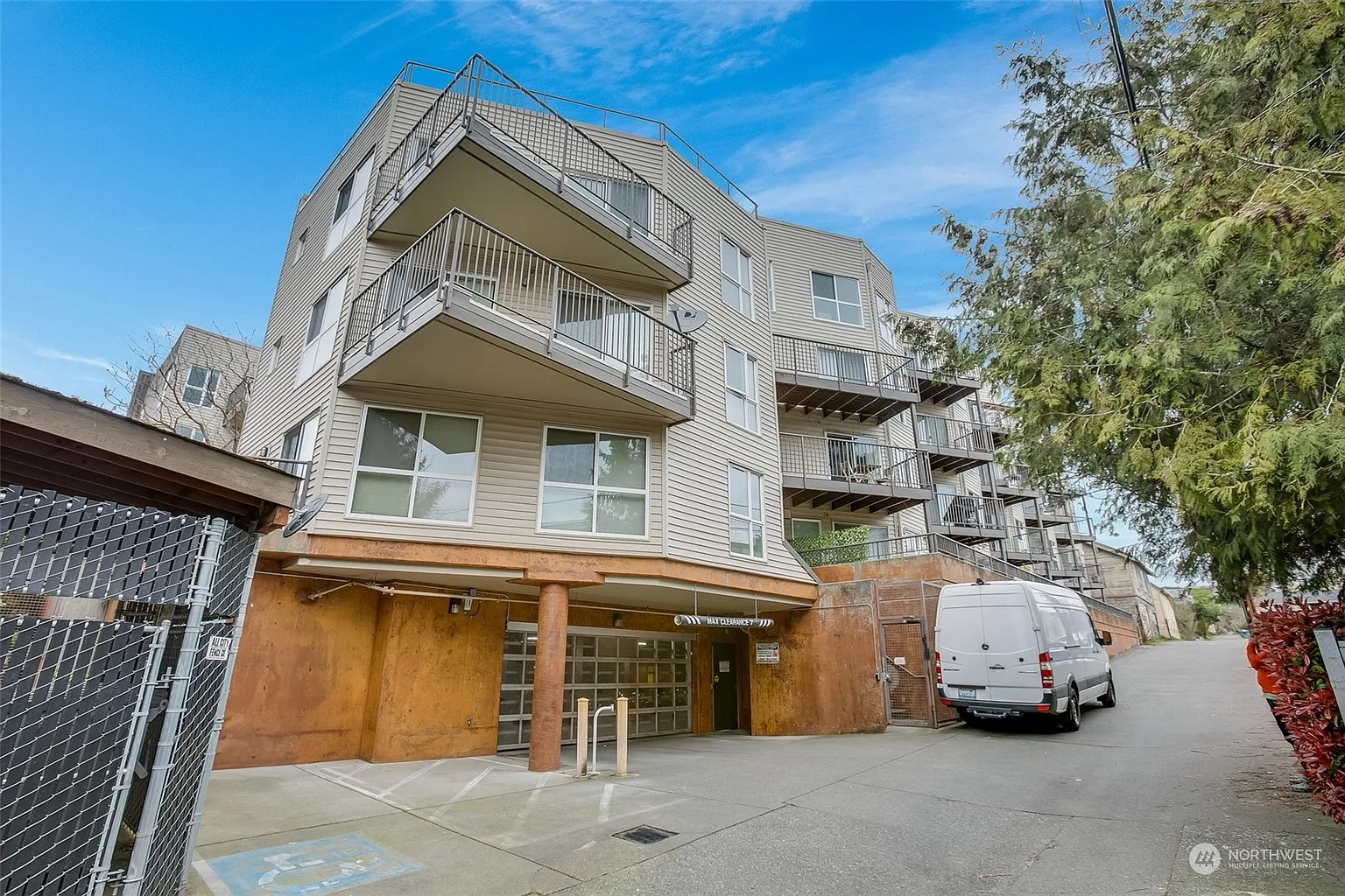 4020 Aurora Avenue N UNIT 402, Seattle, WA 98103 