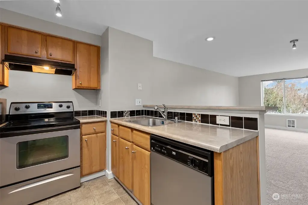 9200 Greenwood Avenue N UNIT 306, Seattle, WA 98103 