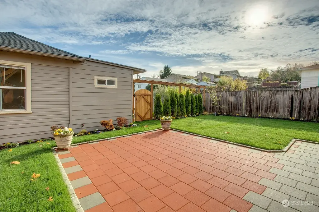 2107 S College Street, Seattle, WA 98144 
