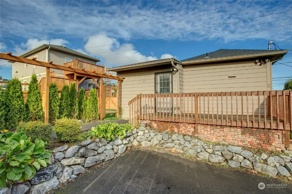 2107 S College Street, Seattle, WA 98144 