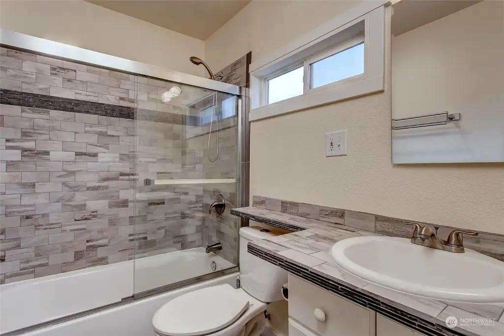 2107 S College Street, Seattle, WA 98144 