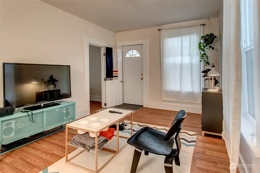 2107 S College Street, Seattle, WA 98144 