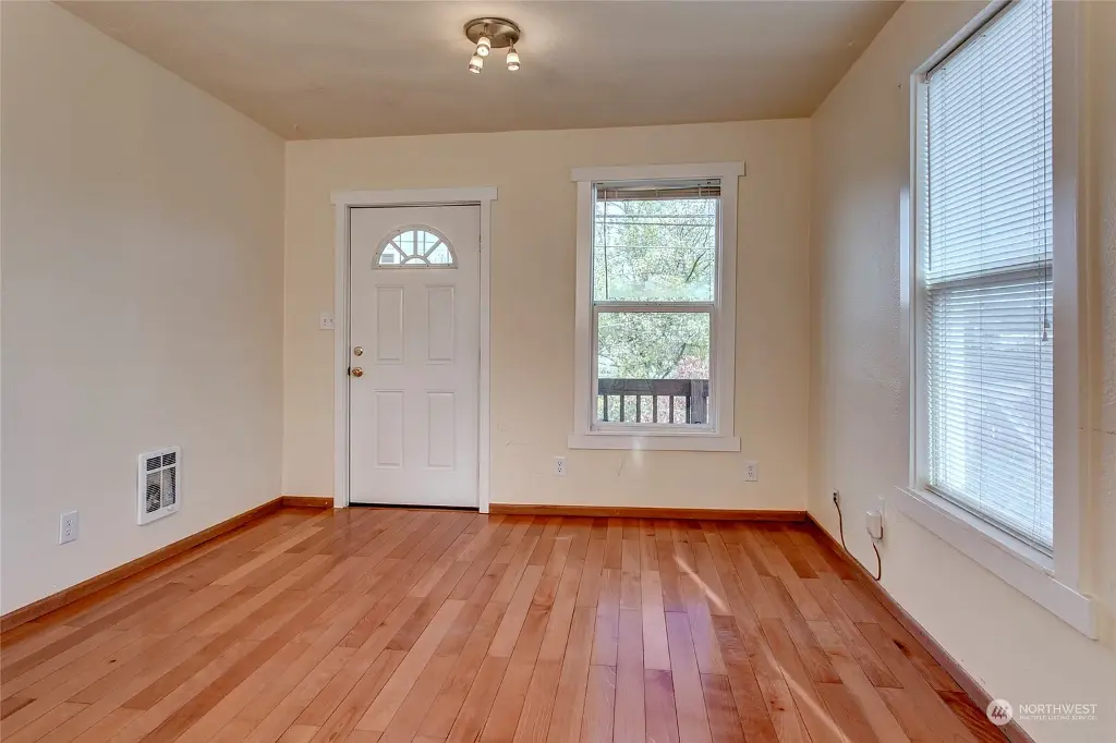 2107 S College Street, Seattle, WA 98144 