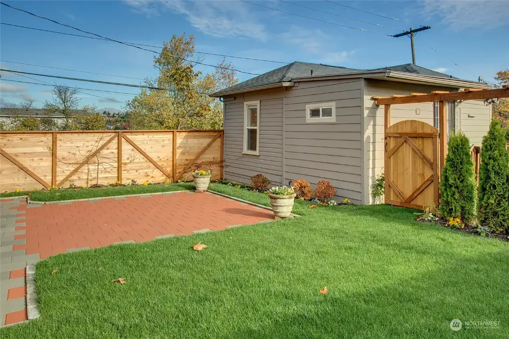 2107 S College Street, Seattle, WA 98144 