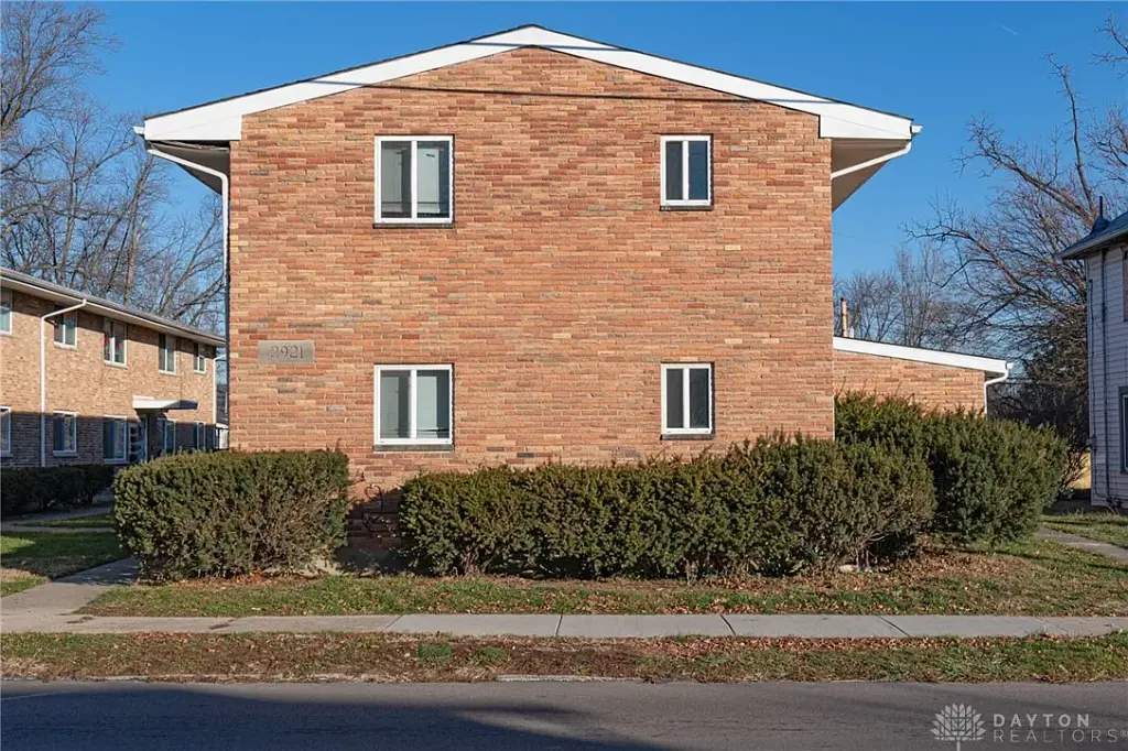 2921 Hoover Ave, Dayton, OH 45402 