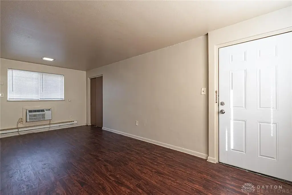 2921 Hoover Ave, Dayton, OH 45402 