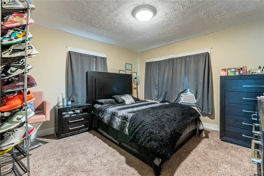 560 Evergreen Ave, Dayton, OH 45402 