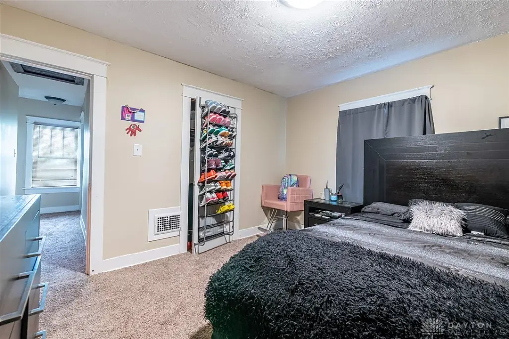 560 Evergreen Ave, Dayton, OH 45402 