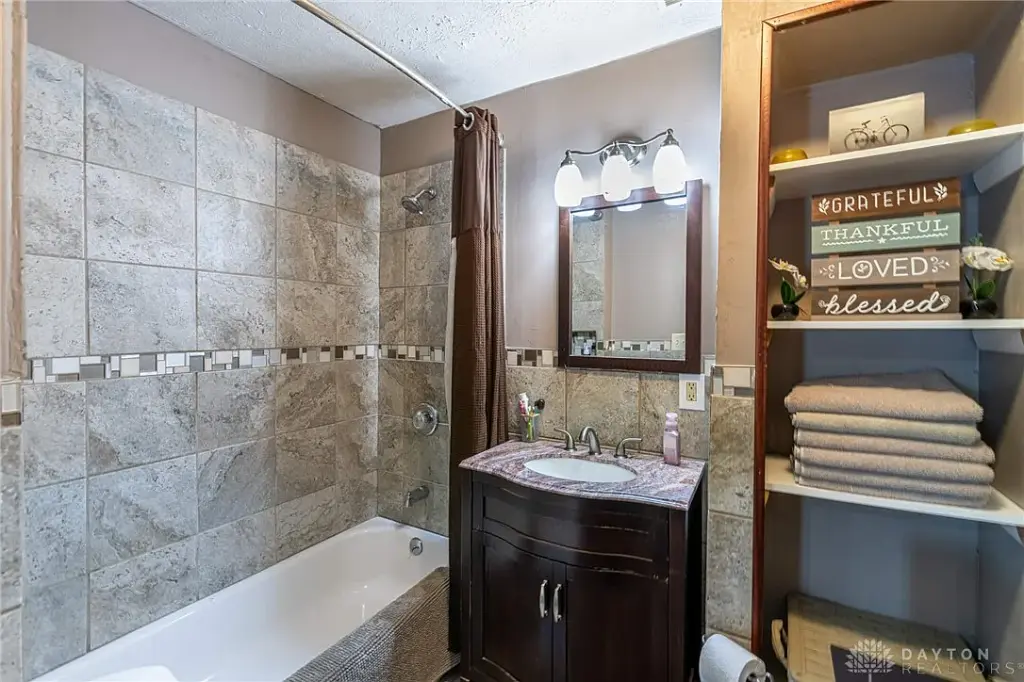 560 Evergreen Ave, Dayton, OH 45402 