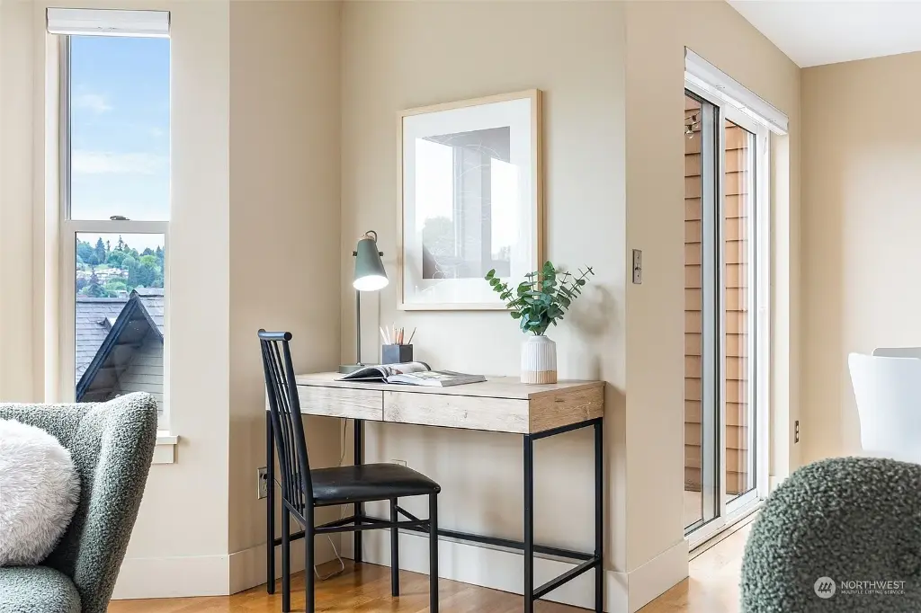 209 N 39th Street UNIT 303, Seattle, WA 98103 