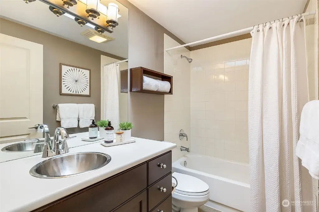 209 N 39th Street UNIT 303, Seattle, WA 98103 