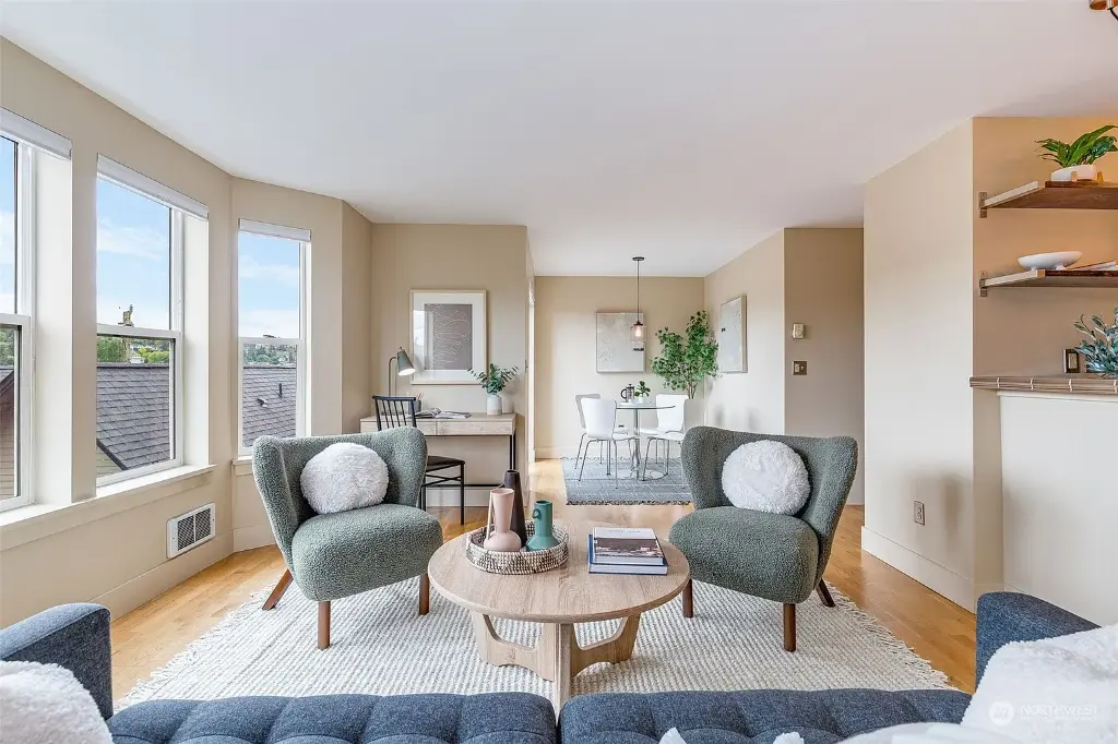 209 N 39th Street UNIT 303, Seattle, WA 98103 
