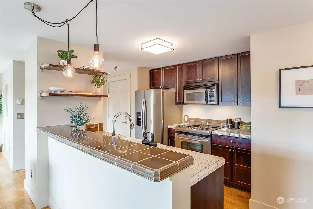209 N 39th Street UNIT 303, Seattle, WA 98103 