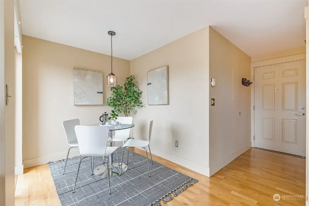 209 N 39th Street UNIT 303, Seattle, WA 98103 