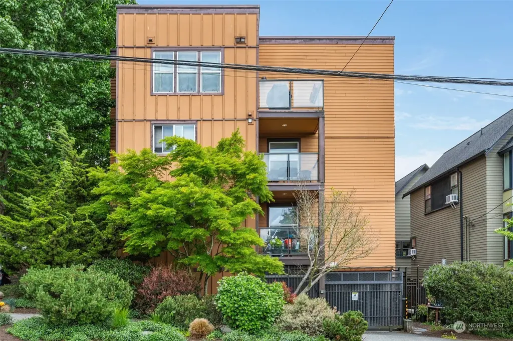 209 N 39th Street UNIT 303, Seattle, WA 98103 