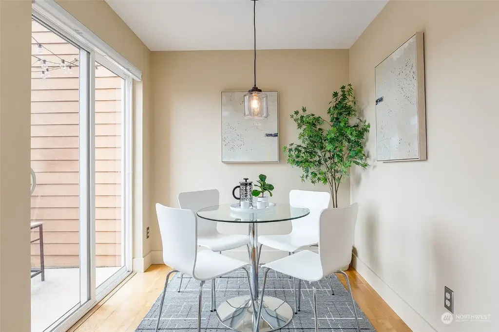 209 N 39th Street UNIT 303, Seattle, WA 98103 