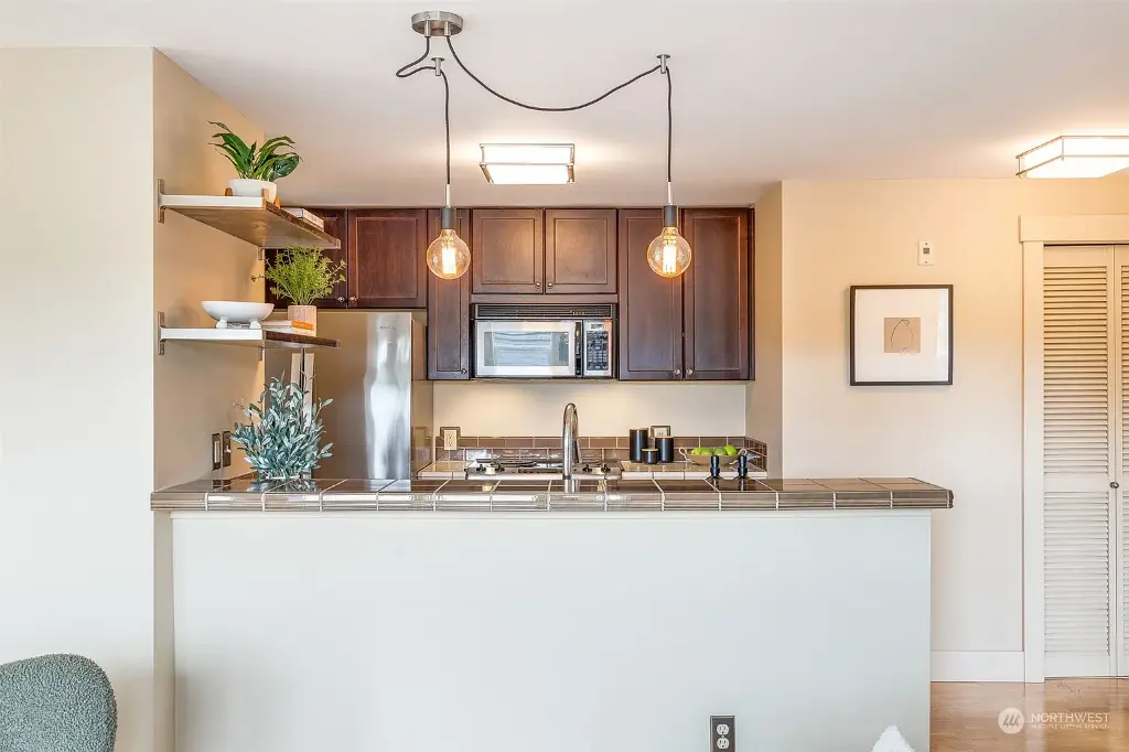 209 N 39th Street UNIT 303, Seattle, WA 98103 