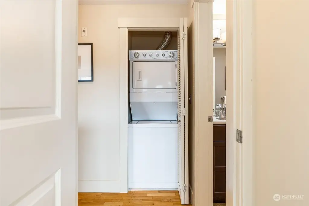 209 N 39th Street UNIT 303, Seattle, WA 98103 