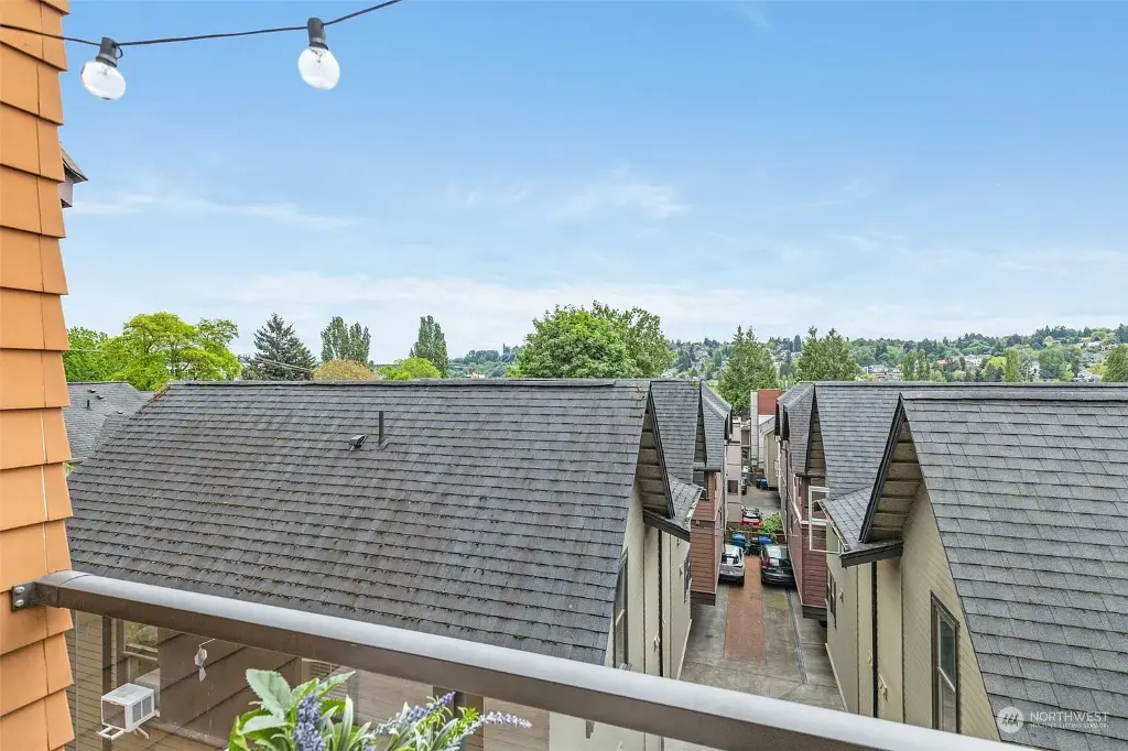 209 N 39th Street UNIT 303, Seattle, WA 98103 