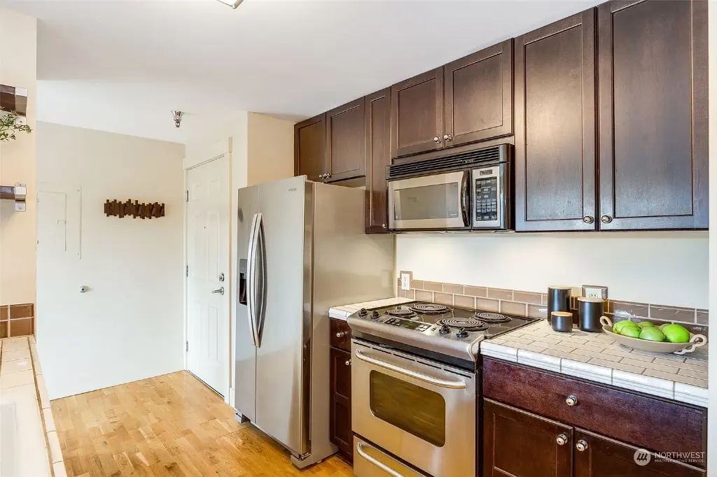 209 N 39th Street UNIT 303, Seattle, WA 98103 